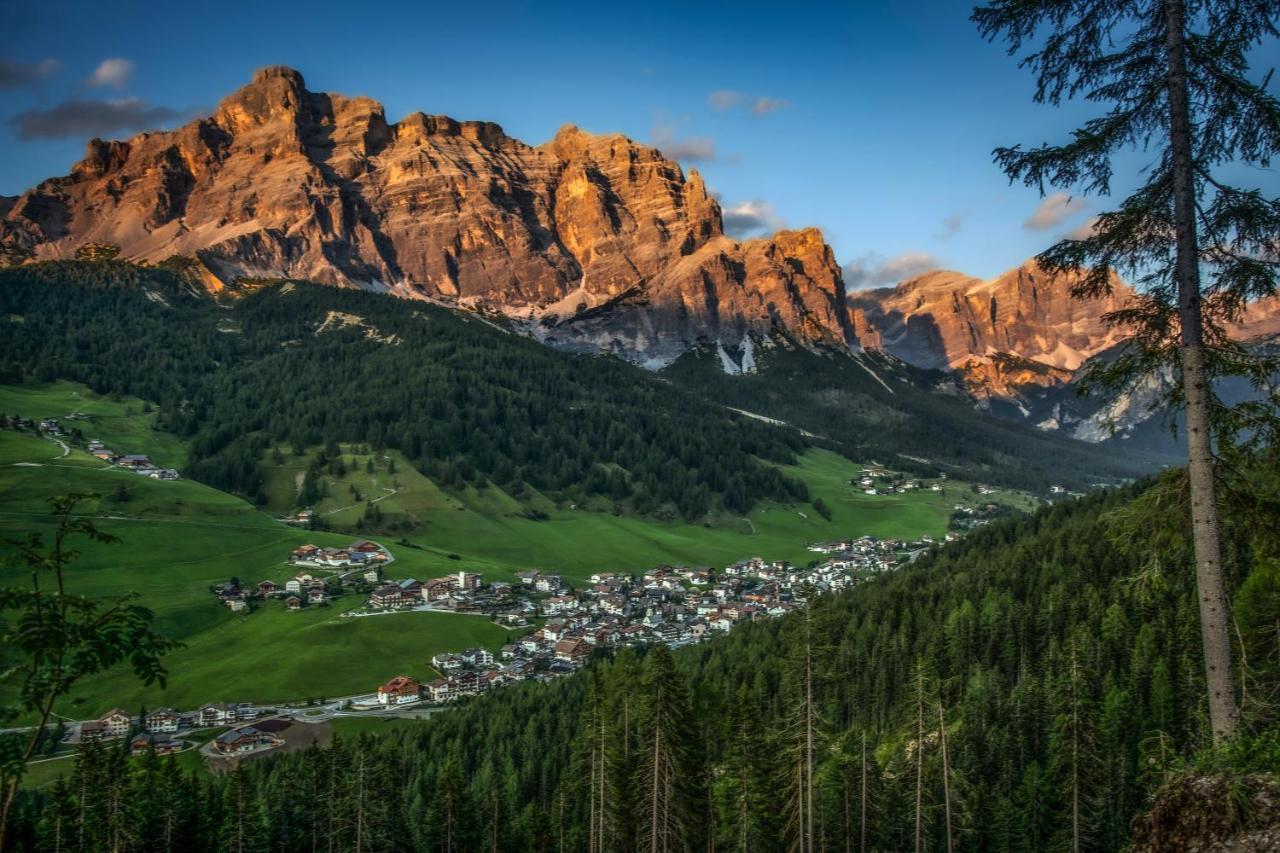 Hotel Conturines San Cassiano  Dış mekan fotoğraf